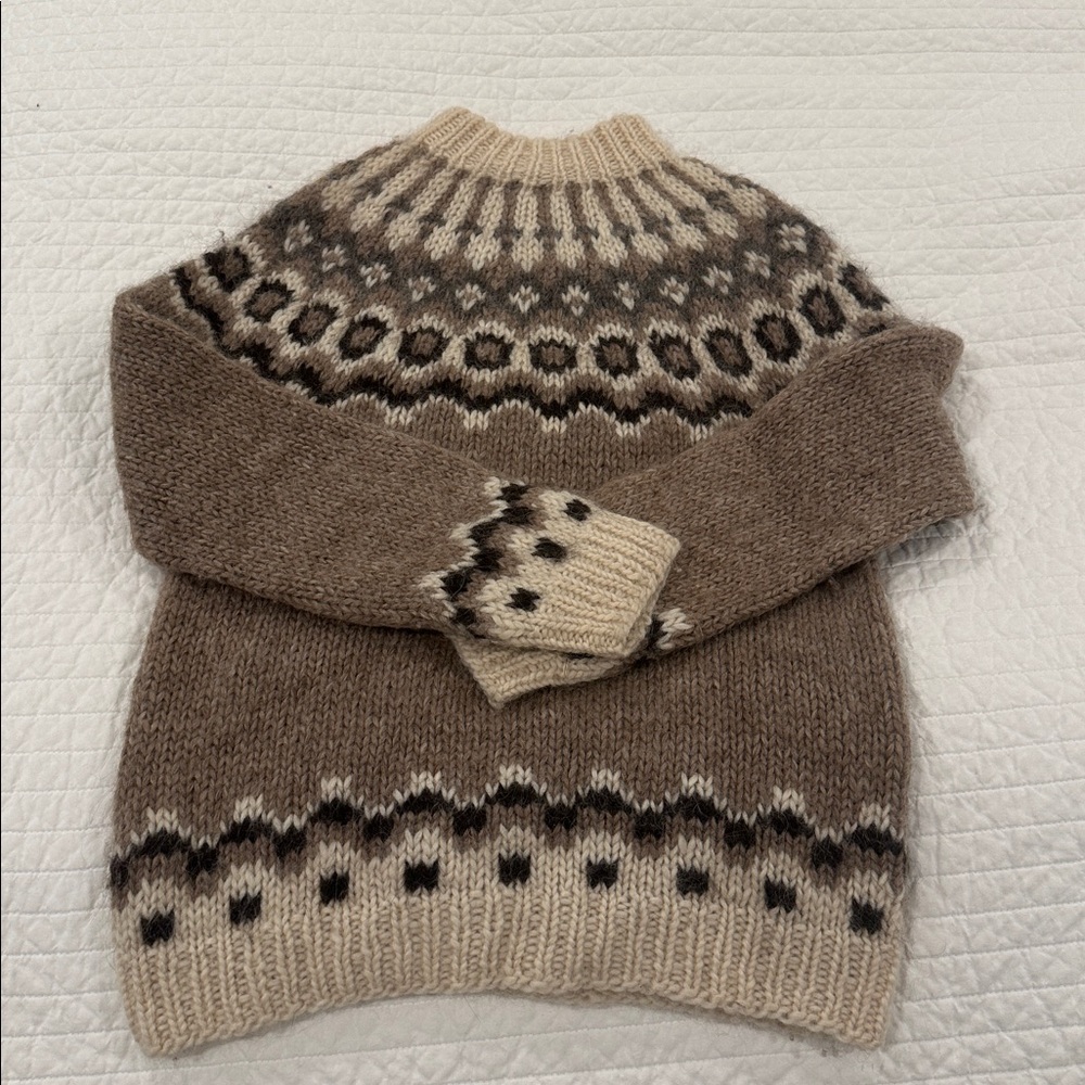 Collector’s Vintage Icelandic Wool Sweater – Chunky Knit Nordic Pattern (S/M)